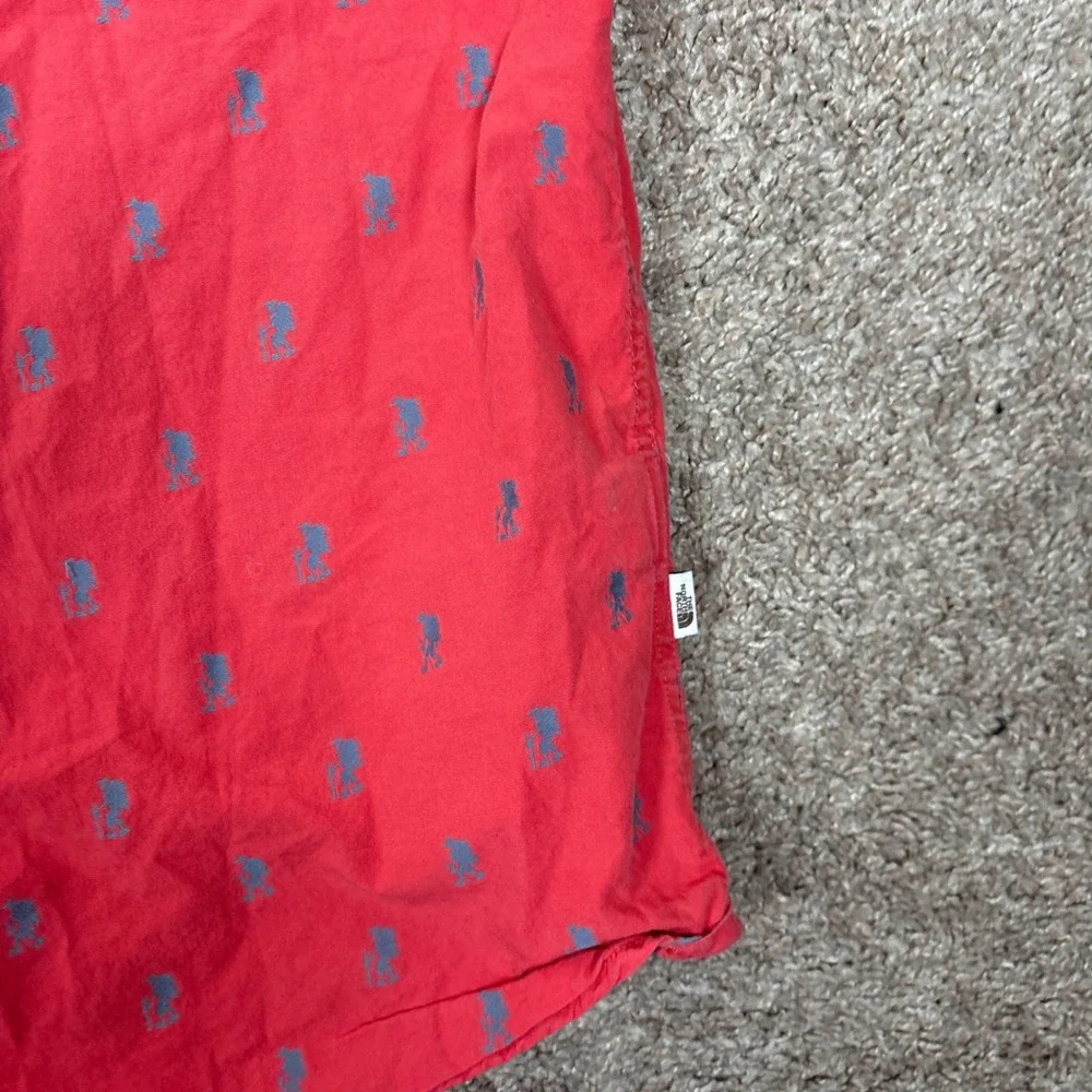 The North Face Men's Red Hiker Print Short Sleeve Button Up‎ Shirt Camp